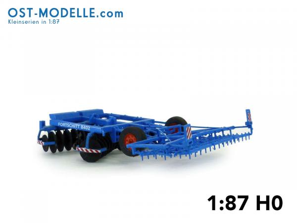 Scheibenegge Fortschritt B402 Transportstellung blau